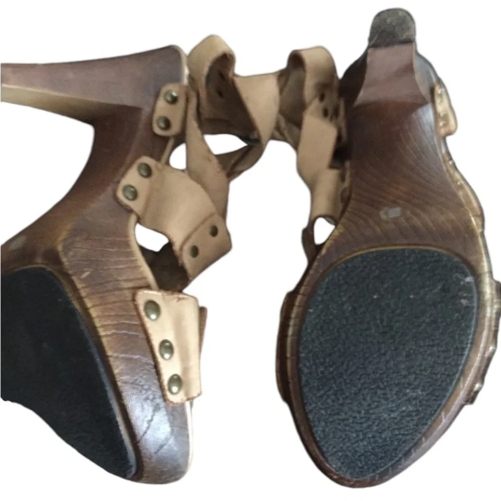 𝅺Guess size 10 tan  Boho strappy platform heels